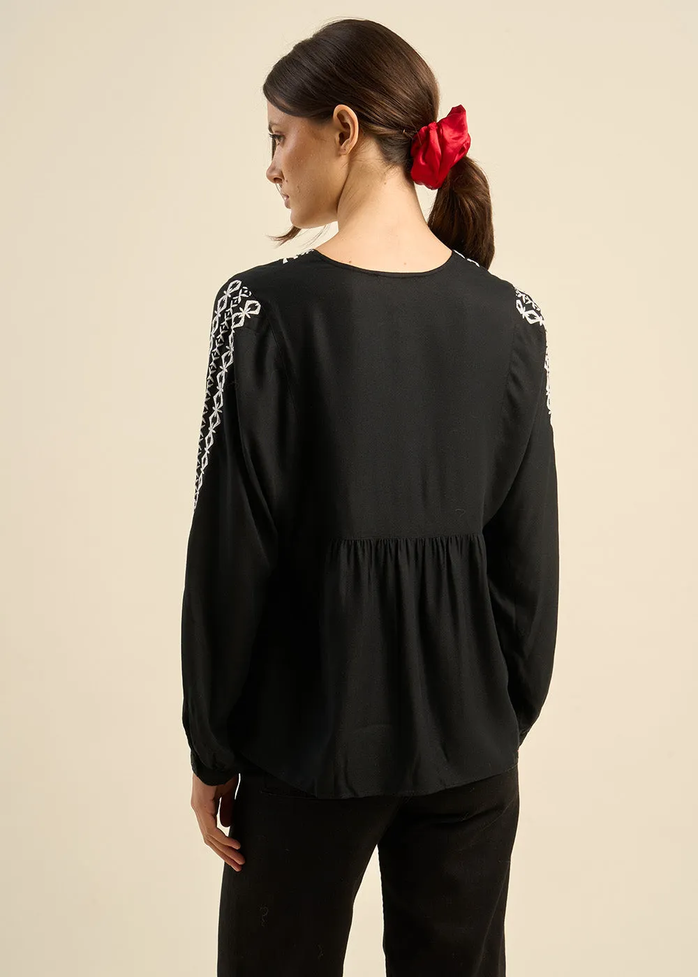 Blouse ample brodée