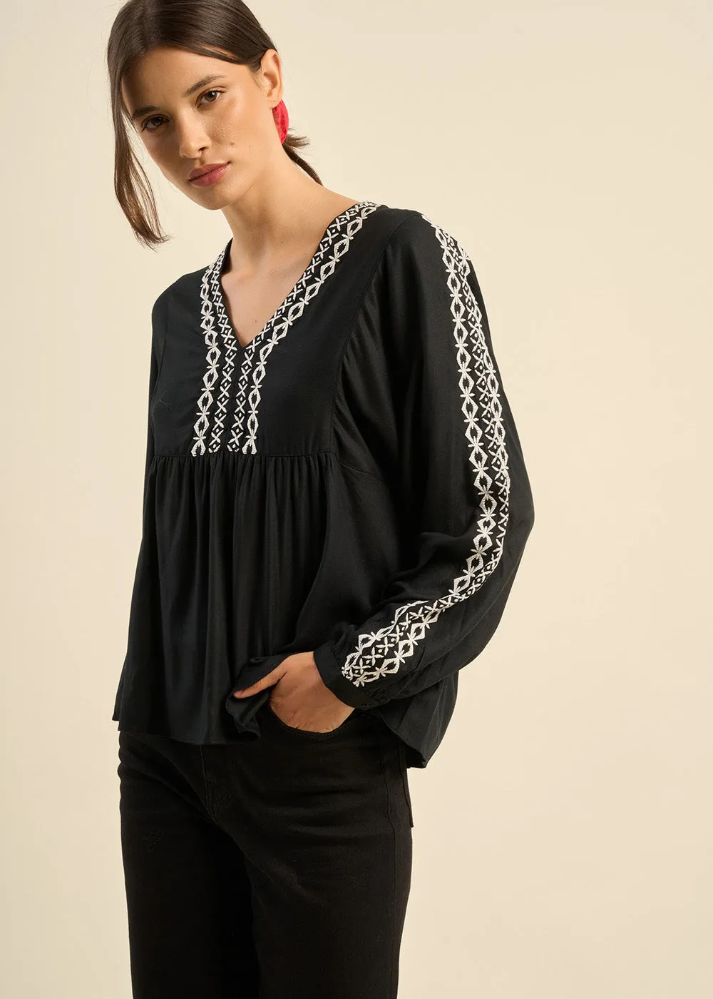Blouse ample brodée
