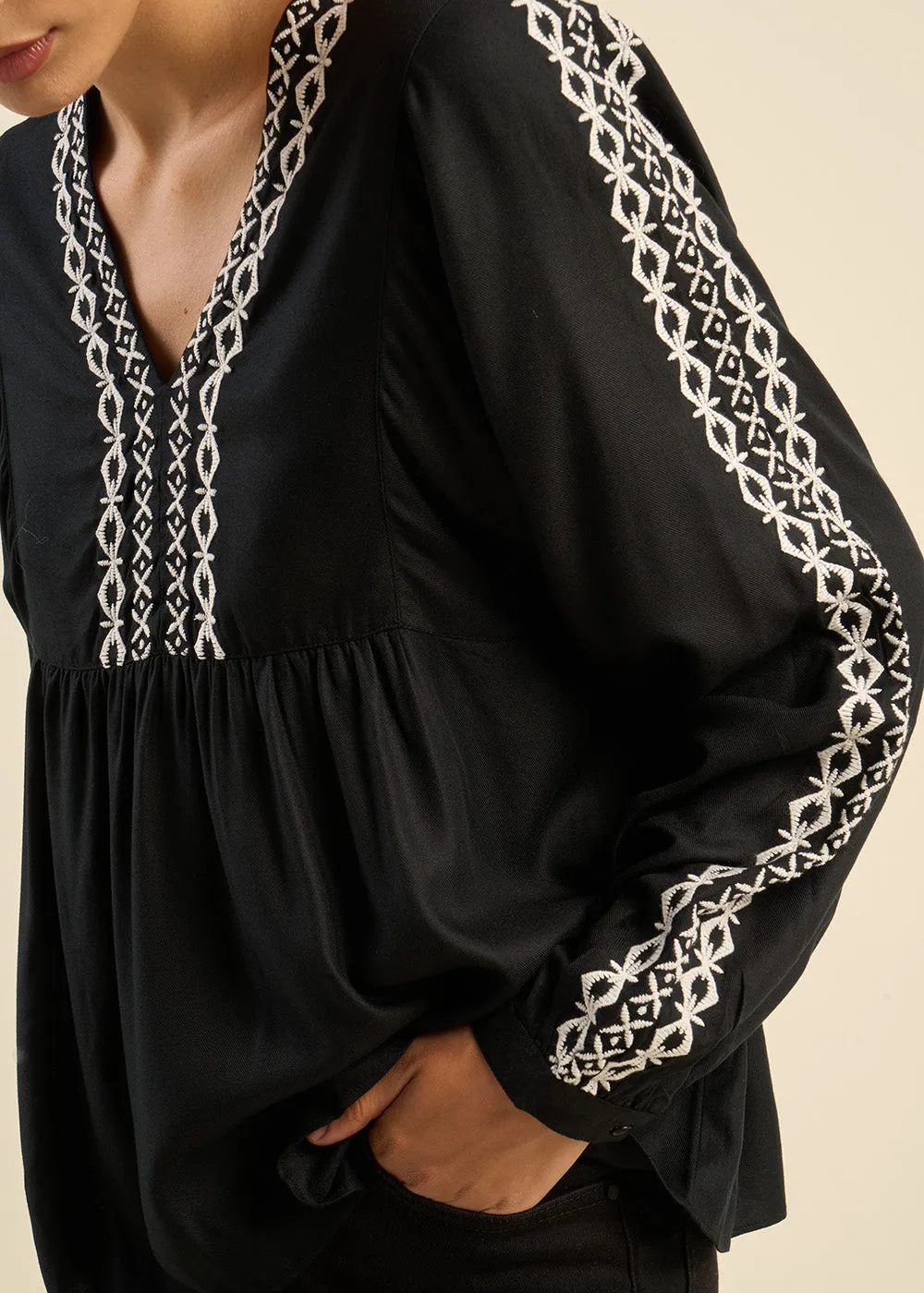 Blouse ample brodée