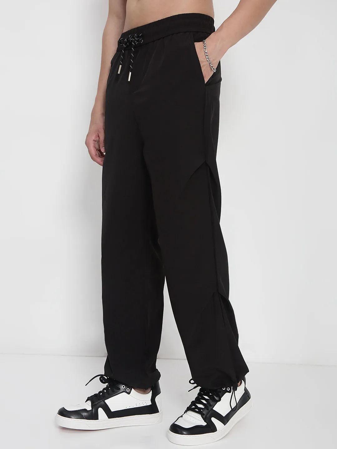 Men Black Straight Fit Relaxed Fit Trousers