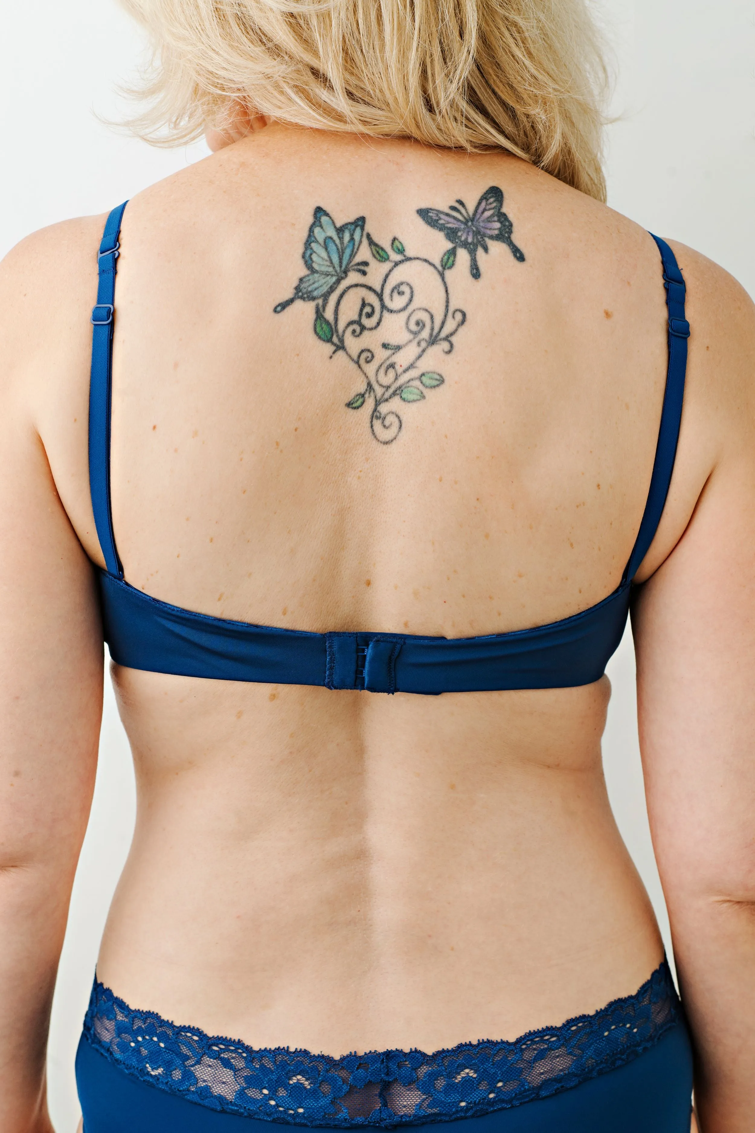 Peyton Light Push-Up Plunge Convertible Bra in Buff with White Lace