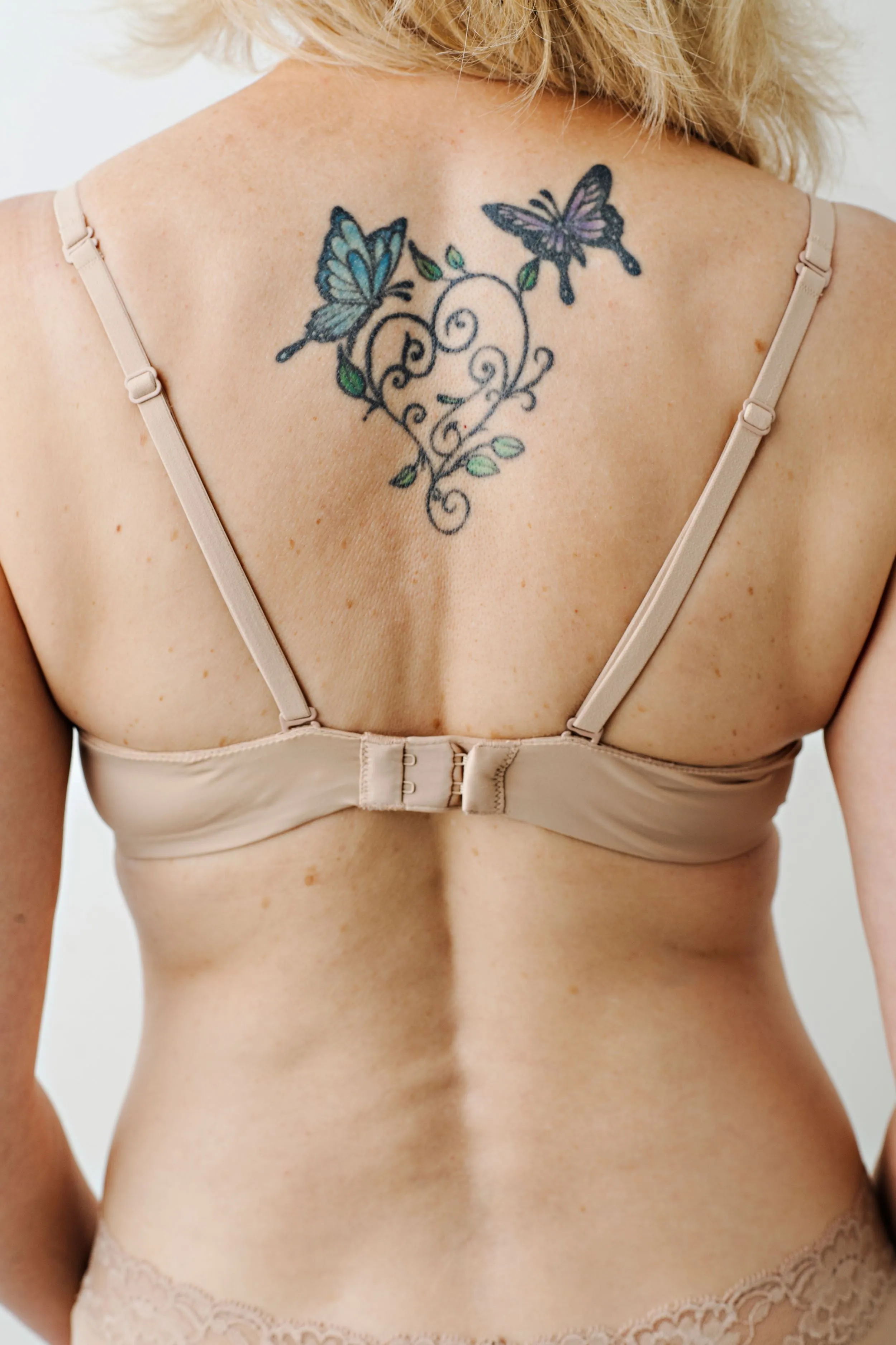 Peyton Light Push-Up Plunge Convertible Bra in Buff with White Lace