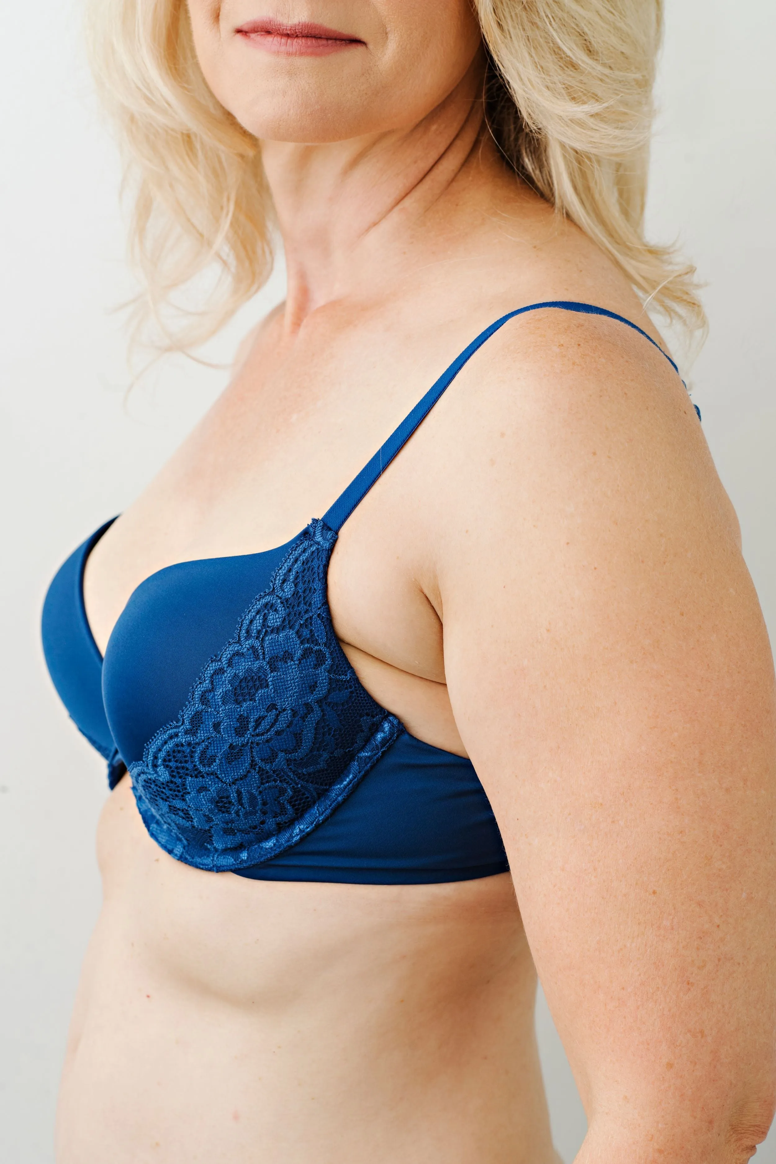 Peyton Light Push-Up Plunge Convertible Bra in Buff with White Lace