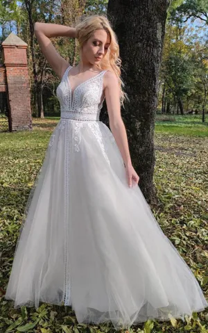 Romantic Sleeveless A-Line Lace Wedding Dress With V-neck And Low-V Back-716444